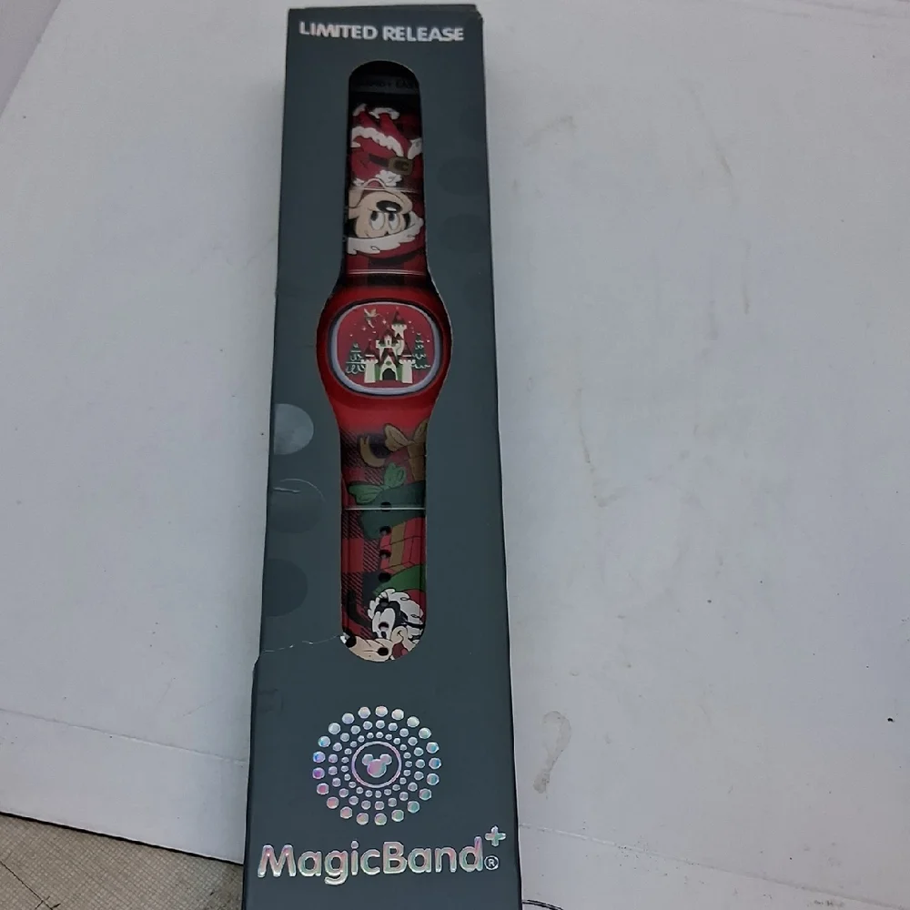 NWT Disney MagicBand, Limited Release Christmas Mickey Mouse